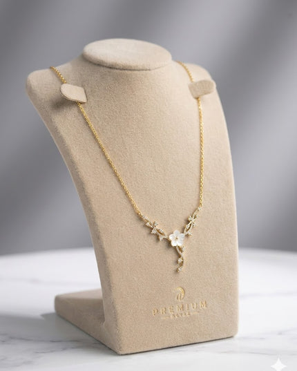 Delicate Floral Necklace – Elegant White Blossom Charm