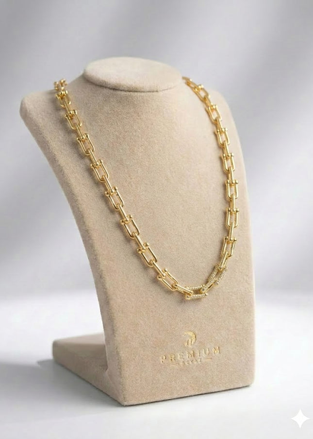 Bold Gold Layered Chain Necklace – Modern Statement Style