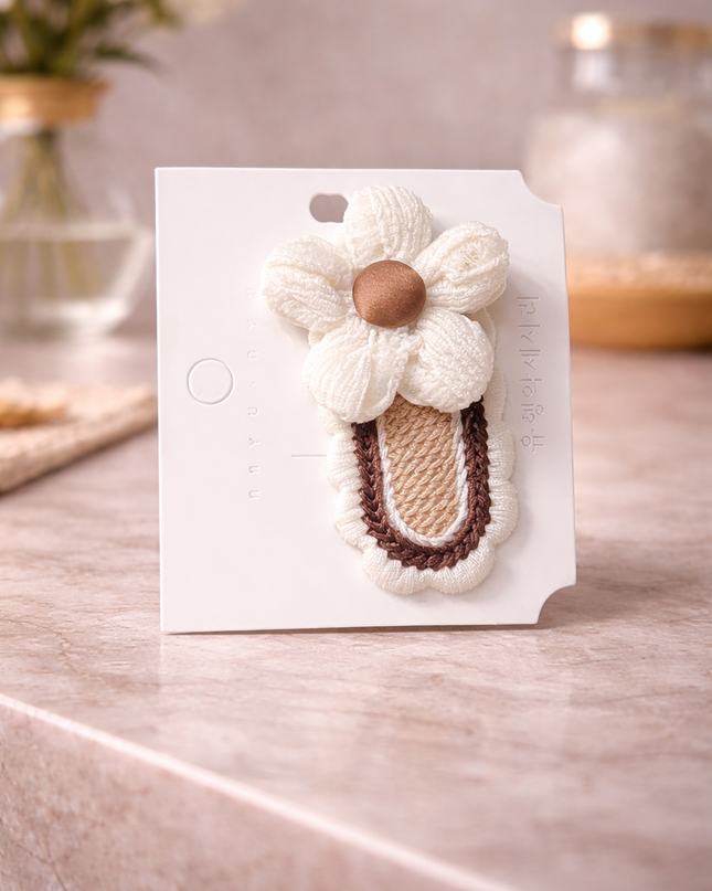Elegant Floral Hair Clip – Handmade Aesthetic Daisy Barrette