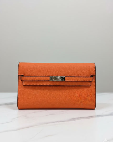 Classic Lock-Closure Long Wallet – Neutral Elegance