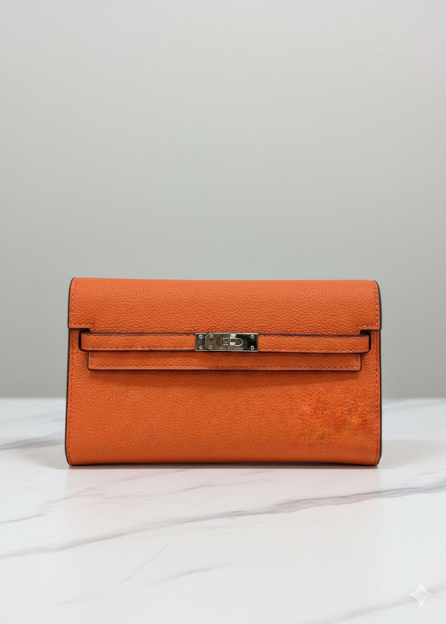 Classic Lock-Closure Long Wallet – Neutral Elegance